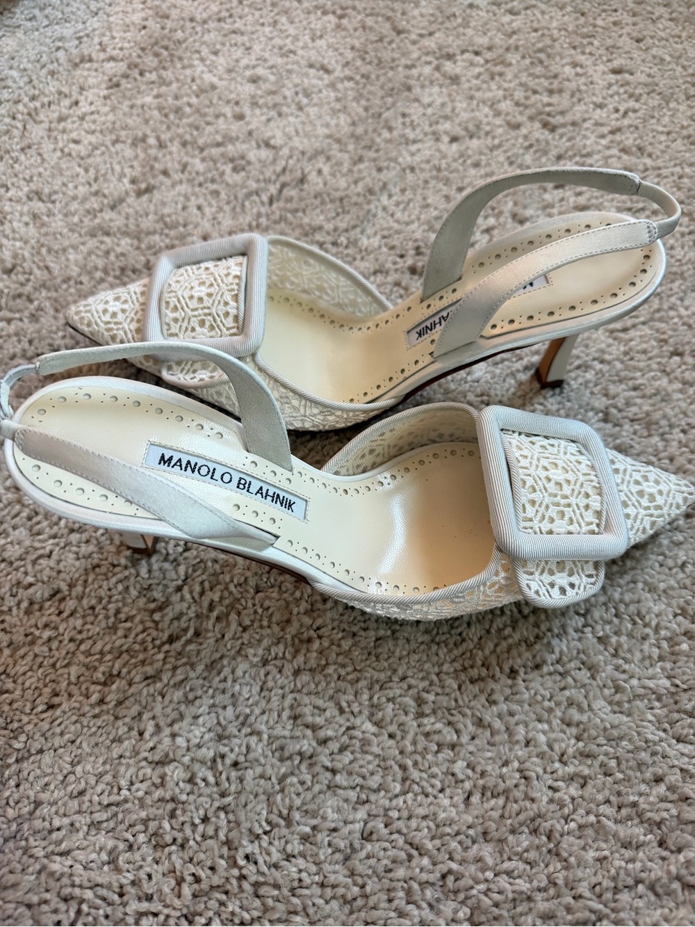 Manolo Blahnik Ivory Lace Pointed Toe Slingback Pumps with Buckle - Picture 4 of 7